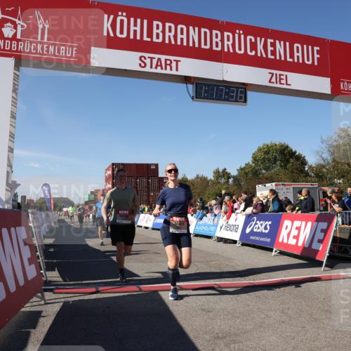 03.10.2025 - Köhlbrandbrückenlauf Lena Gebhardt http://msf.ph/oto/9041724 03.10.2025 13:17:36 Ziel 4012, 4645, 4686, 4746, 4818, 5339, 5906, 5909, 6069, 6388, 6710 meine-sportfotos.de