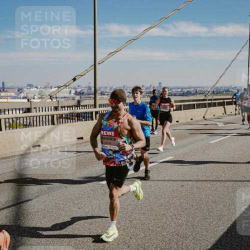 03.10.2025 - Köhlbrandbrückenlauf Michael Burmester http://msf.ph/oto/9041726 03.10.2025 12:23:02 Position 1 4940 meine-sportfotos.de