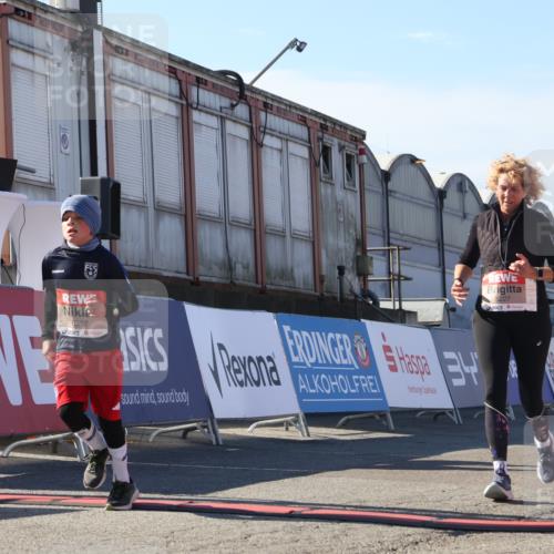 03.10.2025 - Köhlbrandbrückenlauf Luisa Fischer http://msf.ph/oto/9041729 03.10.2025 13:34:50 Ziel 4112, 4498, 4767, 5227, 5465, 6196, 6289, 6290, 6357 meine-sportfotos.de