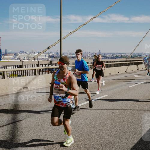 03.10.2025 - Köhlbrandbrückenlauf Michael Burmester http://msf.ph/oto/9041731 03.10.2025 12:23:02 Position 1 4940 meine-sportfotos.de