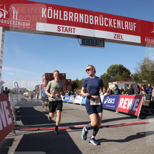 03.10.2025 - Köhlbrandbrückenlauf Lena Gebhardt http://msf.ph/oto/9041735 03.10.2025 13:17:37 Ziel 4012, 4645, 4686, 4746, 4818, 5339, 5906, 5909, 6069, 6388, 6710 meine-sportfotos.de