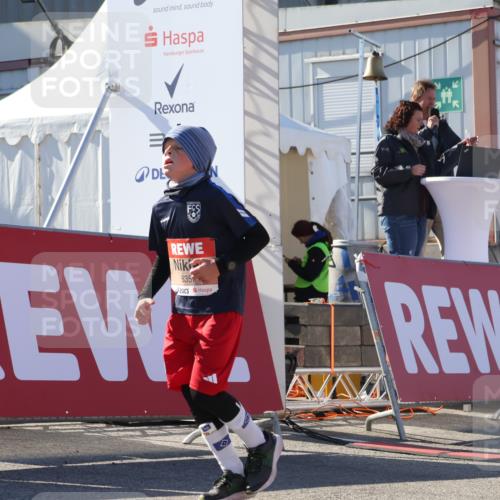 03.10.2025 - Köhlbrandbrückenlauf Luisa Fischer http://msf.ph/oto/9041742 03.10.2025 13:34:51 Ziel 4112, 4498, 4767, 5227, 5465, 6196, 6357, 6434 meine-sportfotos.de