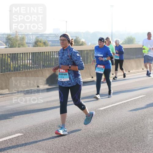 03.10.2025 - Köhlbrandbrückenlauf Lena Gebhardt http://msf.ph/oto/9041745 03.10.2025 09:25:44 Position 1 2774, 2925 meine-sportfotos.de
