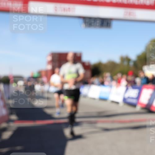 03.10.2025 - Köhlbrandbrückenlauf Lena Gebhardt http://msf.ph/oto/9041746 03.10.2025 12:58:17 Ziel 4083, 4099, 4234, 4248, 4394, 6152, 6717, 6718, 6732 meine-sportfotos.de
