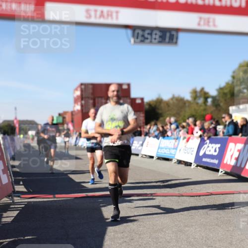 03.10.2025 - Köhlbrandbrückenlauf Lena Gebhardt http://msf.ph/oto/9041752 03.10.2025 12:58:17 Ziel 4083, 4099, 4234, 4248, 4394, 6152, 6717, 6718, 6732 meine-sportfotos.de
