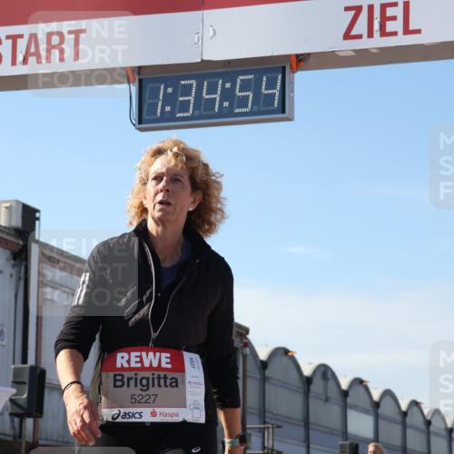 03.10.2025 - Köhlbrandbrückenlauf Luisa Fischer http://msf.ph/oto/9041758 03.10.2025 13:34:53 Ziel 4112, 4498, 4767, 5227, 6196, 6357, 6434 meine-sportfotos.de