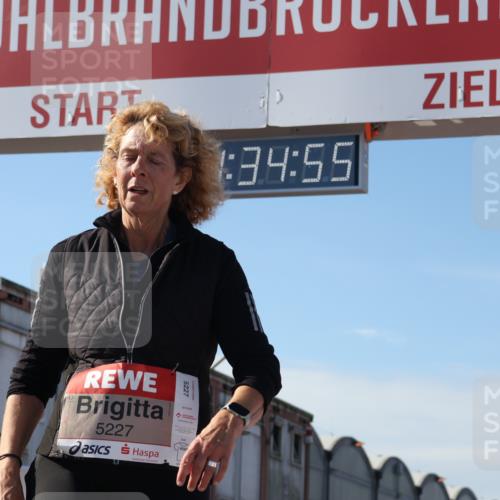03.10.2025 - Köhlbrandbrückenlauf Luisa Fischer http://msf.ph/oto/9041768 03.10.2025 13:34:53 Ziel 4112, 4498, 4767, 5227, 6196, 6357, 6434 meine-sportfotos.de
