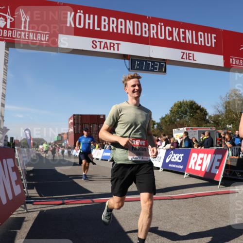 03.10.2025 - Köhlbrandbrückenlauf Lena Gebhardt http://msf.ph/oto/9041769 03.10.2025 13:17:37 Ziel 4012, 4645, 4686, 4746, 4818, 5339, 5906, 5909, 6069, 6388, 6710 meine-sportfotos.de