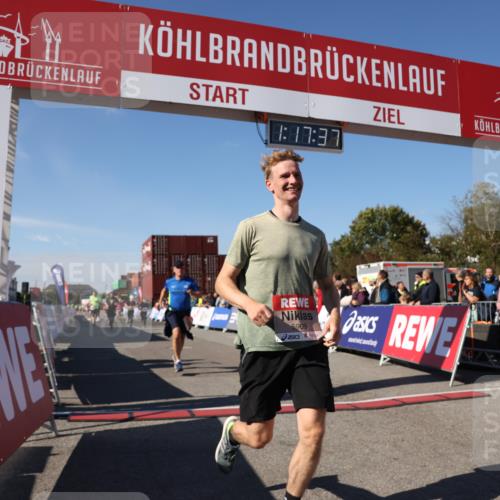 03.10.2025 - Köhlbrandbrückenlauf Lena Gebhardt http://msf.ph/oto/9041775 03.10.2025 13:17:37 Ziel 4012, 4645, 4686, 4746, 4818, 5339, 5906, 5909, 6069, 6388, 6710 meine-sportfotos.de