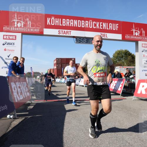 03.10.2025 - Köhlbrandbrückenlauf Lena Gebhardt http://msf.ph/oto/9041784 03.10.2025 12:58:18 Ziel 4083, 4099, 4234, 4248, 4394, 6152, 6717, 6718, 6732 meine-sportfotos.de