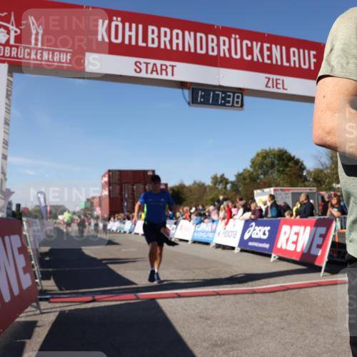 03.10.2025 - Köhlbrandbrückenlauf Lena Gebhardt http://msf.ph/oto/9041788 03.10.2025 13:17:38 Ziel 4012, 4410, 4645, 4746, 4818, 5339, 5906, 5909, 6069, 6331, 6388, 6710 meine-sportfotos.de