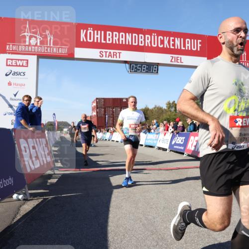 03.10.2025 - Köhlbrandbrückenlauf Lena Gebhardt http://msf.ph/oto/9041792 03.10.2025 12:58:18 Ziel 4083, 4099, 4234, 4248, 4394, 6152, 6717, 6718, 6732 meine-sportfotos.de