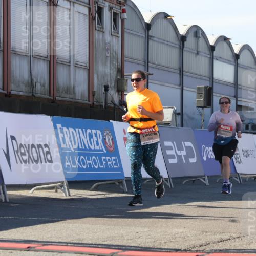03.10.2025 - Köhlbrandbrückenlauf Luisa Fischer http://msf.ph/oto/9041793 03.10.2025 13:35:00 Ziel 5227, 5557, 5604, 6357, 6434 meine-sportfotos.de