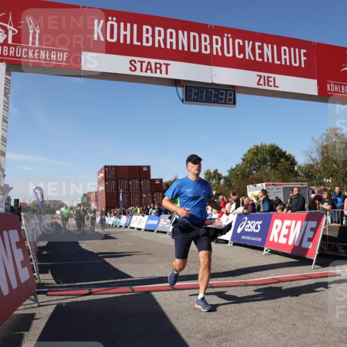 03.10.2025 - Köhlbrandbrückenlauf Lena Gebhardt http://msf.ph/oto/9041798 03.10.2025 13:17:39 Ziel 4012, 4410, 4645, 4746, 4818, 5339, 5906, 5909, 6069, 6331, 6388, 6704, 6710 meine-sportfotos.de