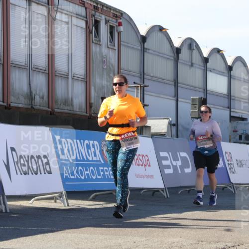 03.10.2025 - Köhlbrandbrückenlauf Luisa Fischer http://msf.ph/oto/9041799 03.10.2025 13:35:00 Ziel 5227, 5557, 5604, 6357, 6434 meine-sportfotos.de