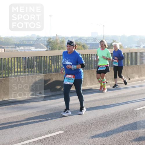 03.10.2025 - Köhlbrandbrückenlauf Lena Gebhardt http://msf.ph/oto/9041801 03.10.2025 09:25:45 Position 1 2925, 2524 meine-sportfotos.de