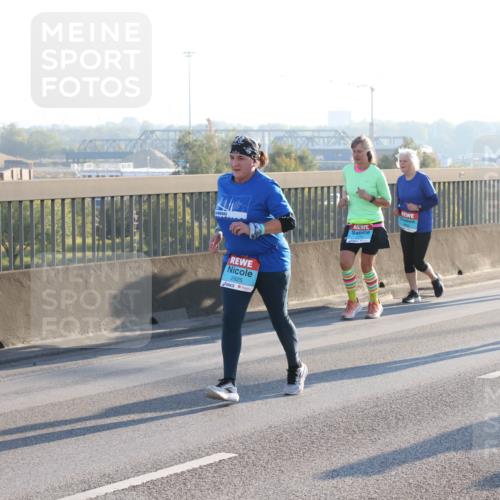 03.10.2025 - Köhlbrandbrückenlauf Lena Gebhardt http://msf.ph/oto/9041804 03.10.2025 09:25:45 Position 1 2925, 2524 meine-sportfotos.de