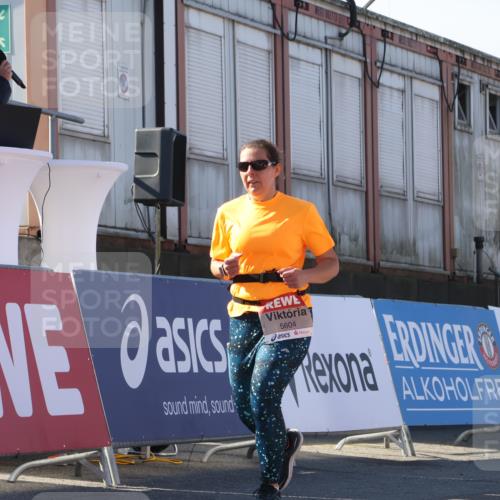 03.10.2025 - Köhlbrandbrückenlauf Luisa Fischer http://msf.ph/oto/9041813 03.10.2025 13:35:02 Ziel 5427, 5557, 5604, 6434 meine-sportfotos.de