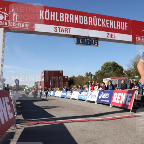 03.10.2025 - Köhlbrandbrückenlauf Lena Gebhardt http://msf.ph/oto/9041814 03.10.2025 13:17:40 Ziel 4012, 4410, 4645, 4679, 4746, 4818, 5339, 5906, 5909, 6331, 6388, 6704, 6710 meine-sportfotos.de