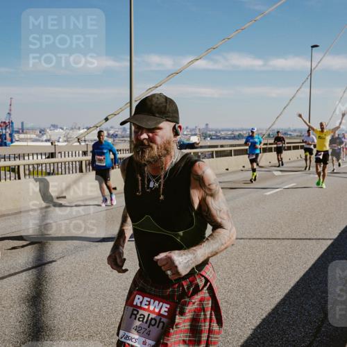 03.10.2025 - Köhlbrandbrückenlauf Michael Burmester http://msf.ph/oto/9041815 03.10.2025 12:23:06 Position 1 111111, 4274 meine-sportfotos.de