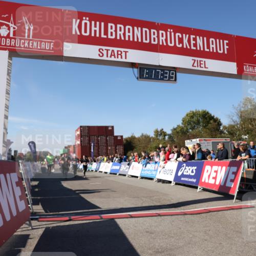 03.10.2025 - Köhlbrandbrückenlauf Lena Gebhardt http://msf.ph/oto/9041821 03.10.2025 13:17:40 Ziel 4012, 4410, 4645, 4679, 4746, 4818, 5339, 5906, 5909, 6331, 6388, 6704, 6710 meine-sportfotos.de