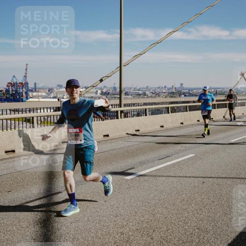03.10.2025 - Köhlbrandbrückenlauf Michael Burmester http://msf.ph/oto/9041823 03.10.2025 12:23:07 Position 1 4271 meine-sportfotos.de