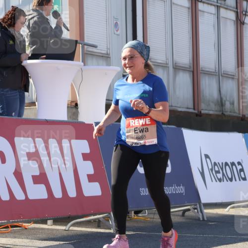 03.10.2025 - Köhlbrandbrückenlauf Luisa Fischer http://msf.ph/oto/9041824 03.10.2025 13:35:08 Ziel 5360, 5427, 5557, 5604, 6265 meine-sportfotos.de
