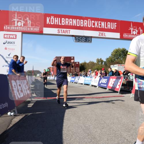 03.10.2025 - Köhlbrandbrückenlauf Lena Gebhardt http://msf.ph/oto/9041827 03.10.2025 12:58:20 Ziel 4083, 4099, 4248, 4394, 6152, 6717, 6718, 6732, 6741 meine-sportfotos.de
