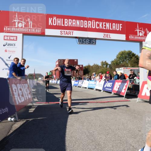 03.10.2025 - Köhlbrandbrückenlauf Lena Gebhardt http://msf.ph/oto/9041832 03.10.2025 12:58:20 Ziel 4083, 4099, 4248, 4394, 6152, 6717, 6718, 6732, 6741 meine-sportfotos.de