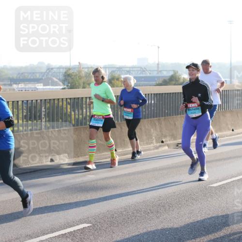 03.10.2025 - Köhlbrandbrückenlauf Lena Gebhardt http://msf.ph/oto/9041833 03.10.2025 09:25:46 Position 1 2925, 2524 meine-sportfotos.de