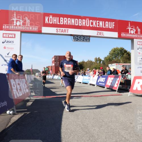 03.10.2025 - Köhlbrandbrückenlauf Lena Gebhardt http://msf.ph/oto/9041838 03.10.2025 12:58:20 Ziel 4083, 4099, 4248, 4394, 6152, 6717, 6718, 6732, 6741 meine-sportfotos.de