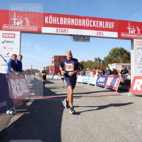 03.10.2025 - Köhlbrandbrückenlauf Lena Gebhardt http://msf.ph/oto/9041844 03.10.2025 12:58:20 Ziel 4083, 4099, 4248, 4394, 6152, 6717, 6718, 6732, 6741 meine-sportfotos.de