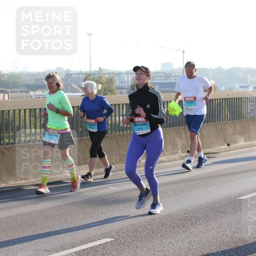 03.10.2025 - Köhlbrandbrückenlauf Lena Gebhardt http://msf.ph/oto/9041852 03.10.2025 09:25:47 Position 1 1775, 2524 meine-sportfotos.de