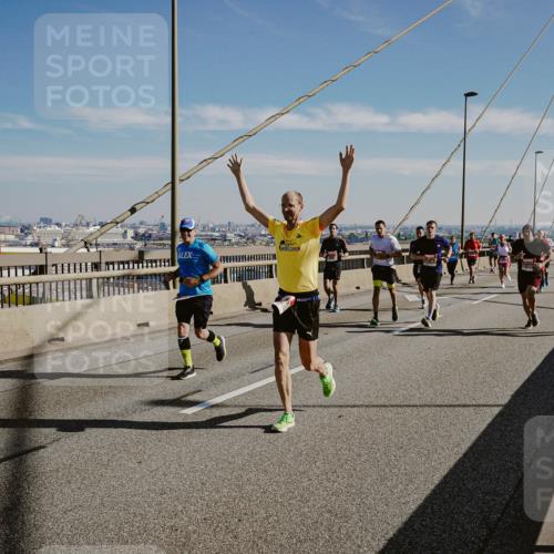 03.10.2025 - Köhlbrandbrückenlauf Michael Burmester http://msf.ph/oto/9041854 03.10.2025 12:23:09 Position 1  meine-sportfotos.de