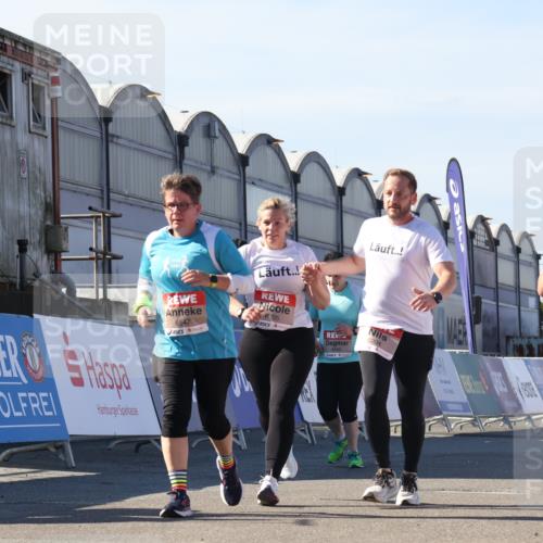 03.10.2025 - Köhlbrandbrückenlauf Luisa Fischer http://msf.ph/oto/9041860 03.10.2025 13:35:14 Ziel 4886, 5279, 5360, 5412, 5427, 5557, 5604, 6204, 6205, 6265, 6547 meine-sportfotos.de