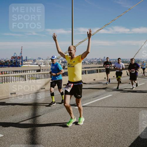 03.10.2025 - Köhlbrandbrückenlauf Michael Burmester http://msf.ph/oto/9041864 03.10.2025 12:23:09 Position 1  meine-sportfotos.de
