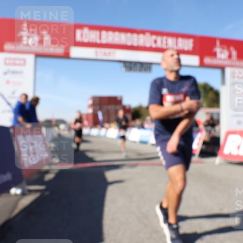 03.10.2025 - Köhlbrandbrückenlauf Lena Gebhardt http://msf.ph/oto/9041870 03.10.2025 12:58:21 Ziel 4083, 4099, 4394, 5775, 6152, 6717, 6732, 6741 meine-sportfotos.de