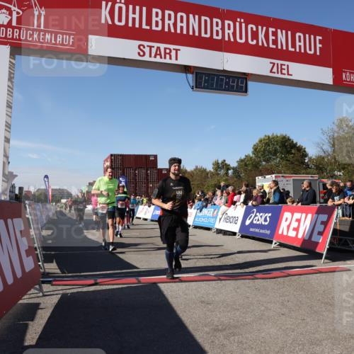 03.10.2025 - Köhlbrandbrückenlauf Lena Gebhardt http://msf.ph/oto/9041871 03.10.2025 13:17:45 Ziel 4410, 4645, 4679, 4829, 5168, 5339, 5685, 5731, 5732, 5906, 5909, 5917, 6331, 6388, 6485, 6704 meine-sportfotos.de