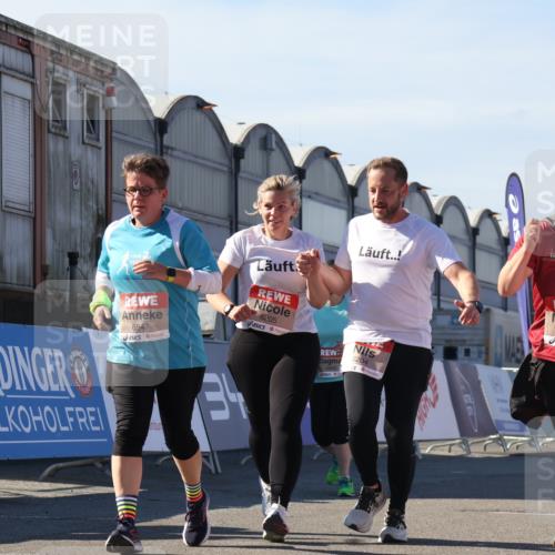 03.10.2025 - Köhlbrandbrückenlauf Luisa Fischer http://msf.ph/oto/9041874 03.10.2025 13:35:15 Ziel 4886, 5279, 5360, 5412, 5427, 5557, 6204, 6205, 6265, 6547 meine-sportfotos.de