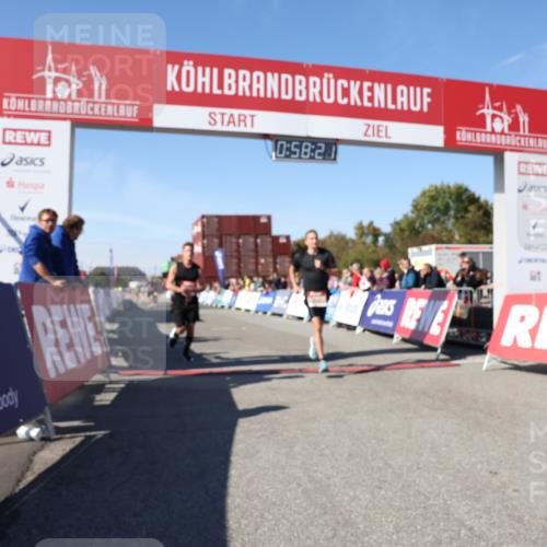 03.10.2025 - Köhlbrandbrückenlauf Lena Gebhardt http://msf.ph/oto/9041884 03.10.2025 12:58:21 Ziel 4083, 4099, 4394, 5775, 6152, 6717, 6732, 6741 meine-sportfotos.de