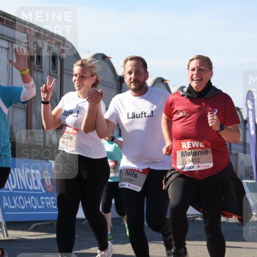 03.10.2025 - Köhlbrandbrückenlauf Luisa Fischer http://msf.ph/oto/9041891 03.10.2025 13:35:16 Ziel 4886, 5279, 5360, 5412, 5427, 6204, 6205, 6265, 6547 meine-sportfotos.de