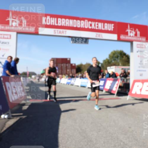 03.10.2025 - Köhlbrandbrückenlauf Lena Gebhardt http://msf.ph/oto/9041892 03.10.2025 12:58:22 Ziel 4083, 4099, 4394, 5775, 6152, 6617, 6717, 6732, 6741 meine-sportfotos.de