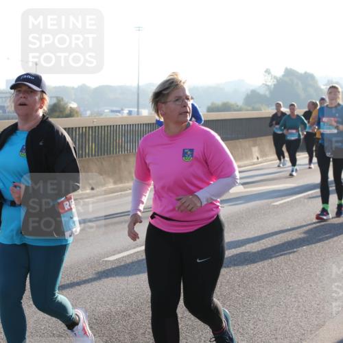 03.10.2025 - Köhlbrandbrückenlauf Lena Gebhardt http://msf.ph/oto/9041893 03.10.2025 09:25:48 Position 1  meine-sportfotos.de