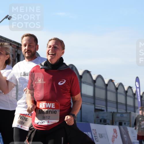 03.10.2025 - Köhlbrandbrückenlauf Luisa Fischer http://msf.ph/oto/9041899 03.10.2025 13:35:16 Ziel 4886, 5279, 5360, 5412, 5427, 6204, 6205, 6265, 6547 meine-sportfotos.de