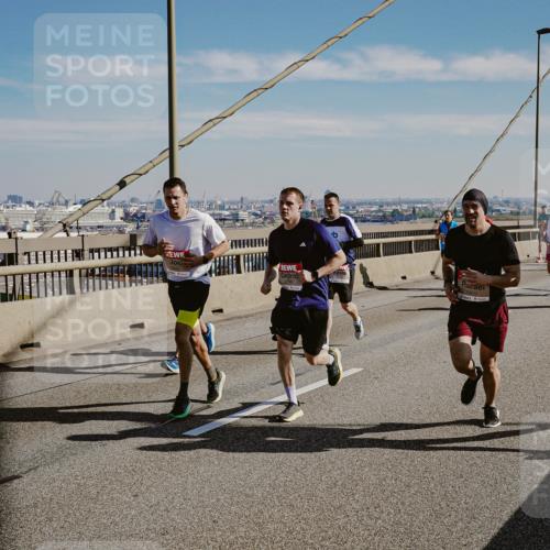 03.10.2025 - Köhlbrandbrückenlauf Michael Burmester http://msf.ph/oto/9041900 03.10.2025 12:23:11 Position 1  meine-sportfotos.de