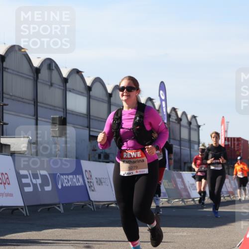03.10.2025 - Köhlbrandbrückenlauf Luisa Fischer http://msf.ph/oto/9041909 03.10.2025 13:35:17 Ziel 4886, 5279, 5360, 5412, 5427, 6204, 6205, 6265, 6547 meine-sportfotos.de