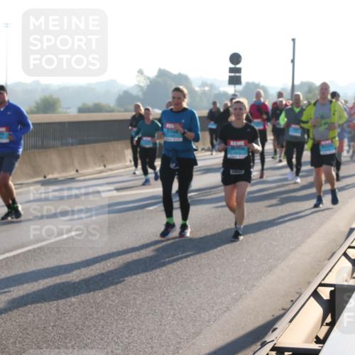 03.10.2025 - Köhlbrandbrückenlauf Lena Gebhardt http://msf.ph/oto/9041910 03.10.2025 09:25:49 Position 1  meine-sportfotos.de