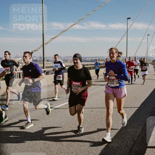 03.10.2025 - Köhlbrandbrückenlauf Michael Burmester http://msf.ph/oto/9041912 03.10.2025 12:23:12 Position 1 4203 meine-sportfotos.de