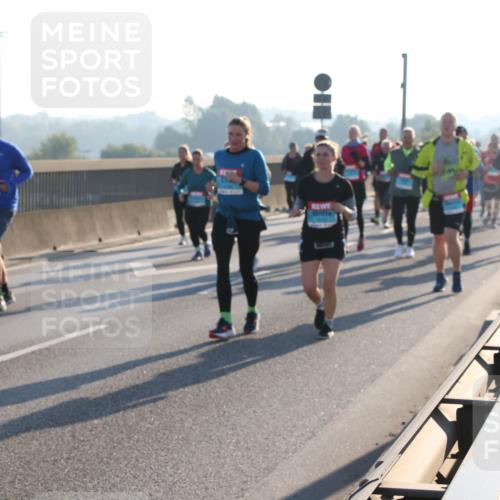 03.10.2025 - Köhlbrandbrückenlauf Lena Gebhardt http://msf.ph/oto/9041915 03.10.2025 09:25:49 Position 1  meine-sportfotos.de