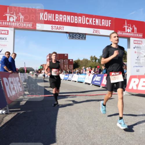 03.10.2025 - Köhlbrandbrückenlauf Lena Gebhardt http://msf.ph/oto/9041920 03.10.2025 12:58:22 Ziel 4083, 4099, 4394, 5775, 6152, 6617, 6717, 6732, 6741 meine-sportfotos.de